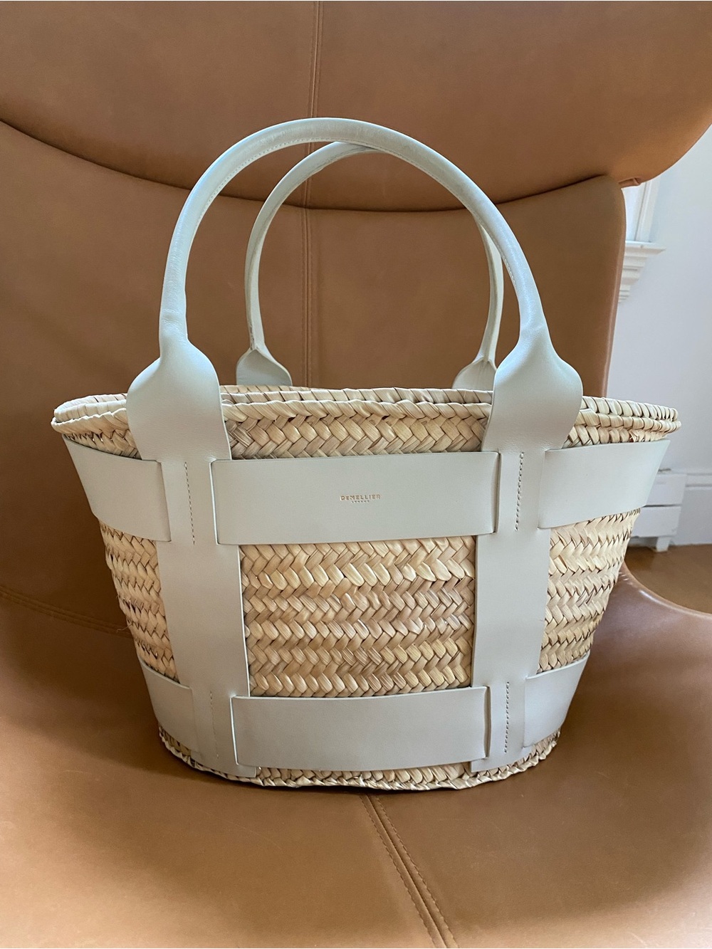 Demellier London “The Santorini” Raffia Basket Tote – Natural & Off-White 🤍✨